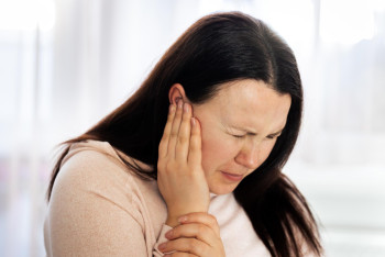 Szumy uszne — przyczyny, diagnoza, leczenie